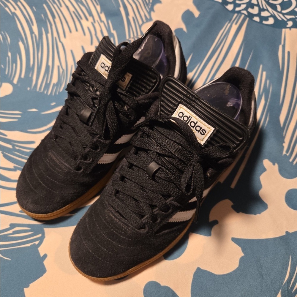 Adidas Black Sneakers Sleek Design with Cushioned Midsole